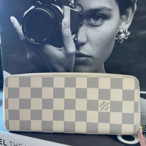 Louis Vuitton Damier Azur Zippy wallet
